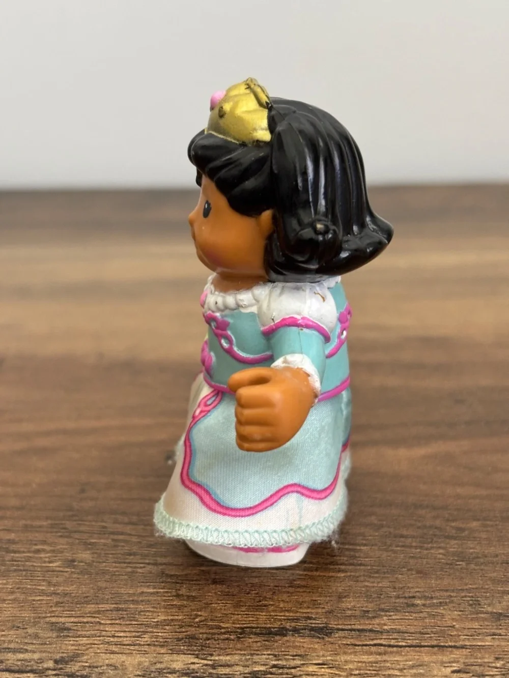 Fisher Price Little People Princess Mia Bouquet Flowers Girl Bendable Figure Toy